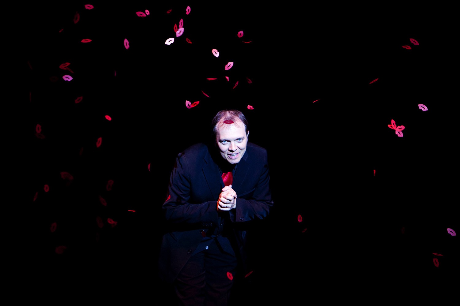The French magician Boris Wild taking a bow at the end of his close-up act « The Kiss Act » awarded at FISM
