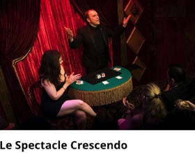 Le magicien français Boris Wild dans son spectacle de magie Crescendo